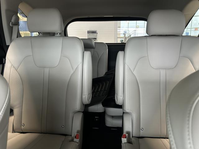 used 2025 Kia Sorento car, priced at $34,495