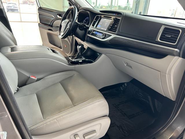 used 2018 Toyota Highlander car, priced at $25,995