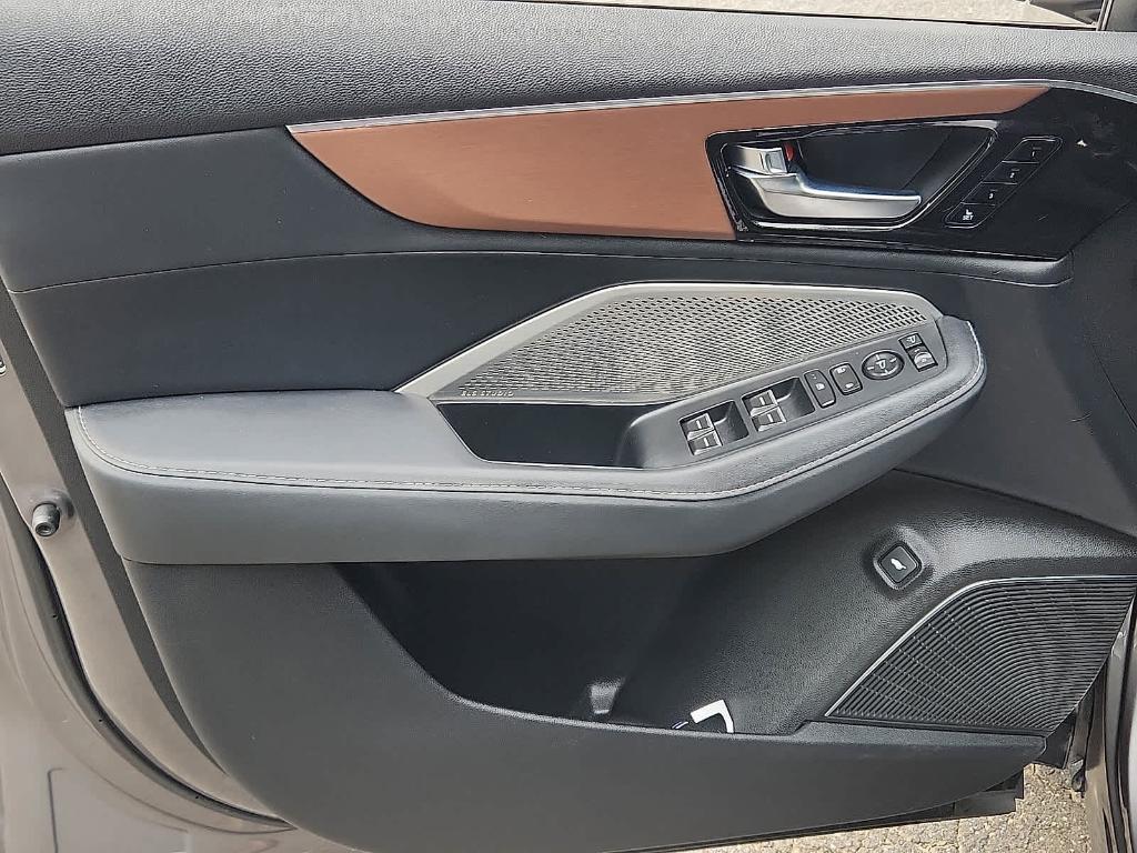 used 2022 Acura MDX car, priced at $42,395