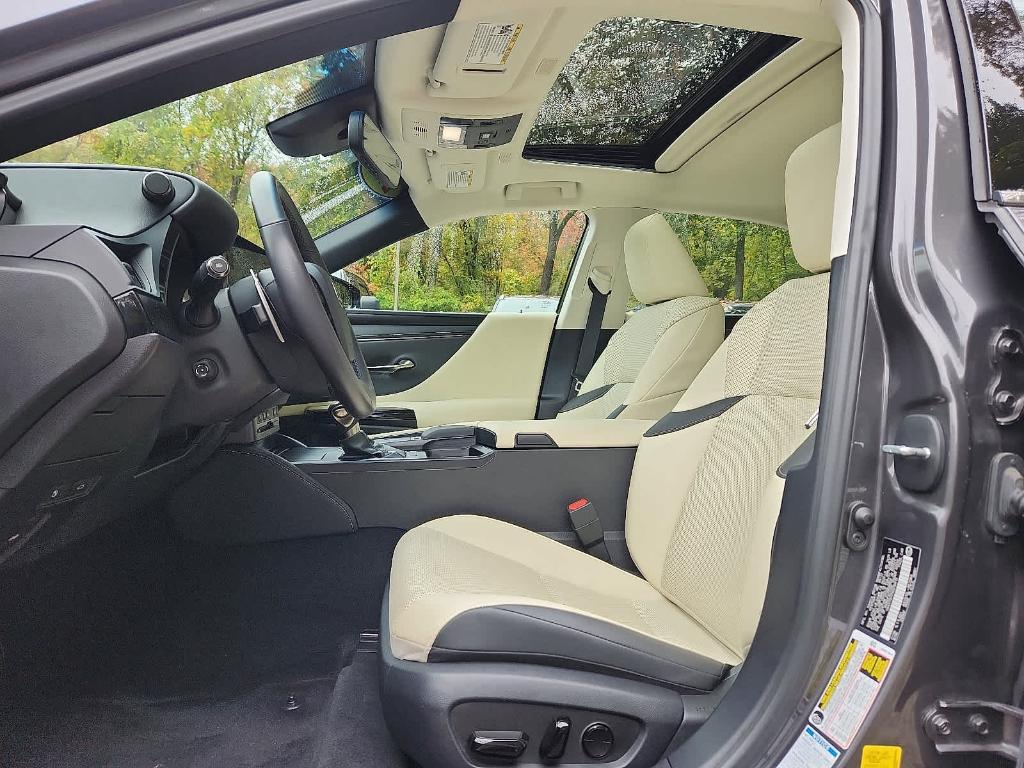 used 2022 Lexus ES 250 car, priced at $33,595