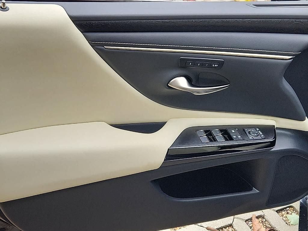 used 2022 Lexus ES 250 car, priced at $33,595