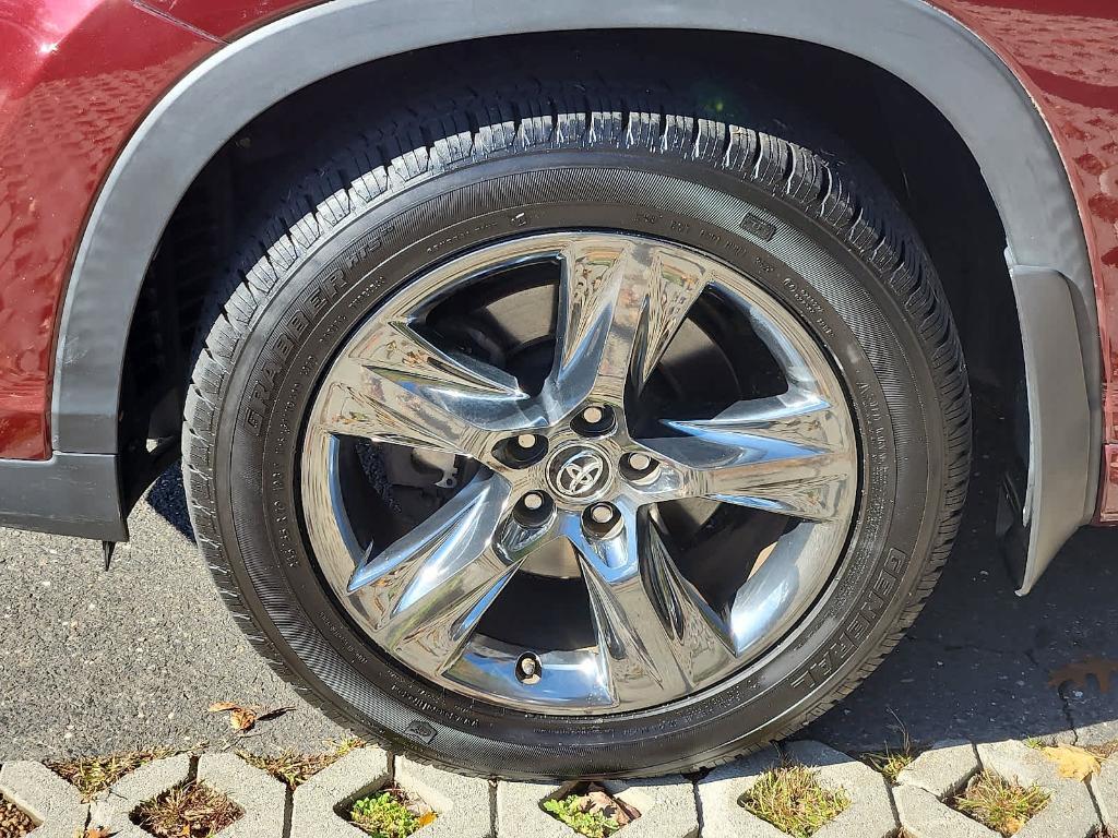 used 2017 Toyota Highlander car, priced at $25,999