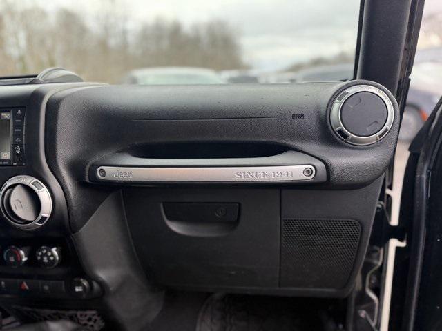 used 2015 Jeep Wrangler Unlimited car, priced at $17,298