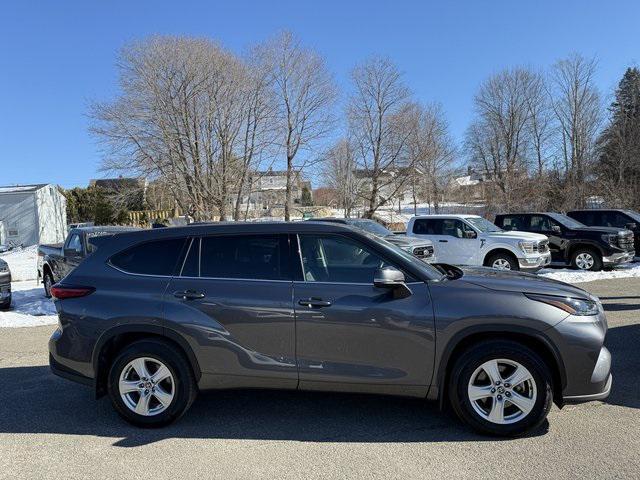 used 2022 Toyota Highlander car, priced at $29,474