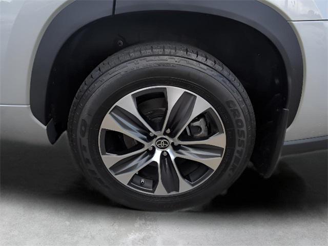 used 2021 Toyota Highlander Hybrid car, priced at $27,950