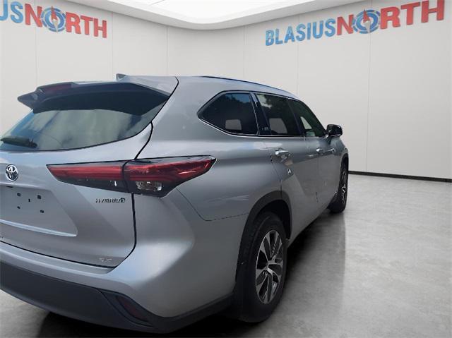 used 2021 Toyota Highlander Hybrid car, priced at $27,950