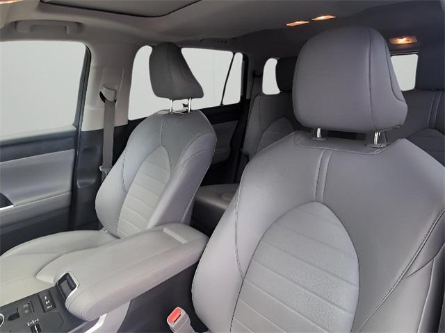 used 2021 Toyota Highlander Hybrid car, priced at $27,950