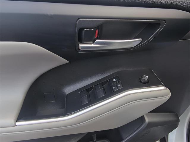 used 2021 Toyota Highlander Hybrid car, priced at $27,950