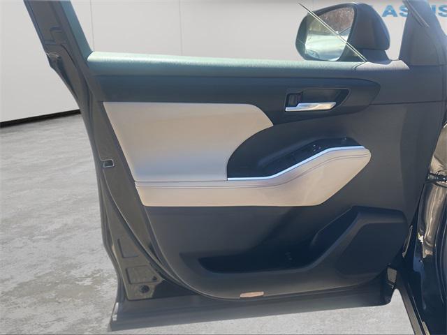 used 2023 Toyota Highlander Hybrid car, priced at $37,792
