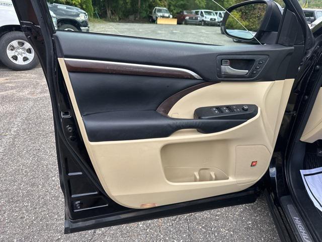 used 2015 Toyota Highlander car, priced at $17,988