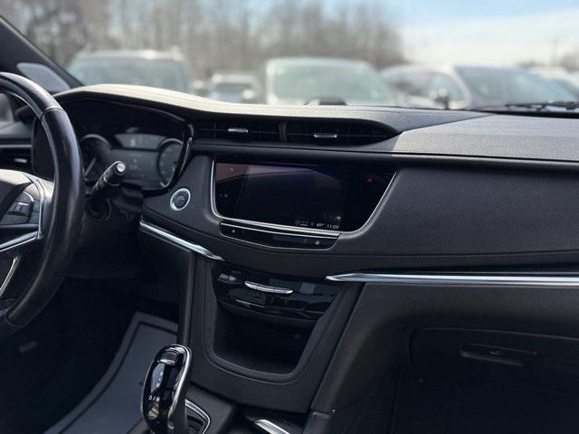 used 2023 Cadillac XT5 car, priced at $30,470
