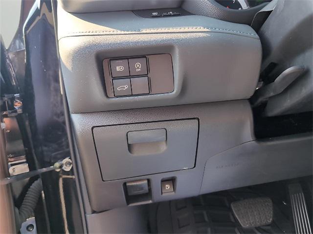 used 2024 Toyota Highlander car, priced at $32,988