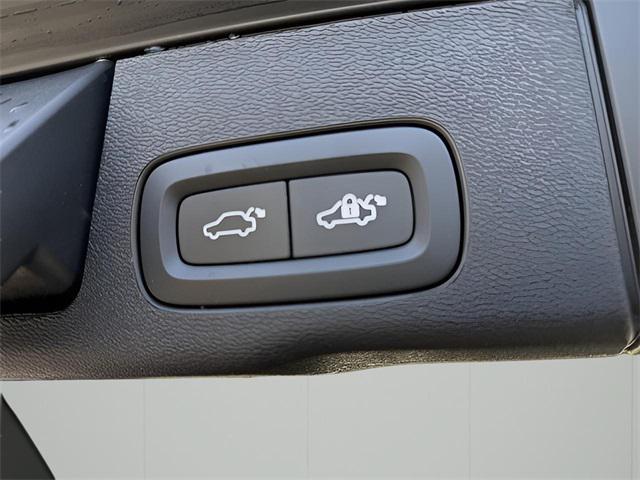 used 2022 Volvo XC60 car, priced at $32,698