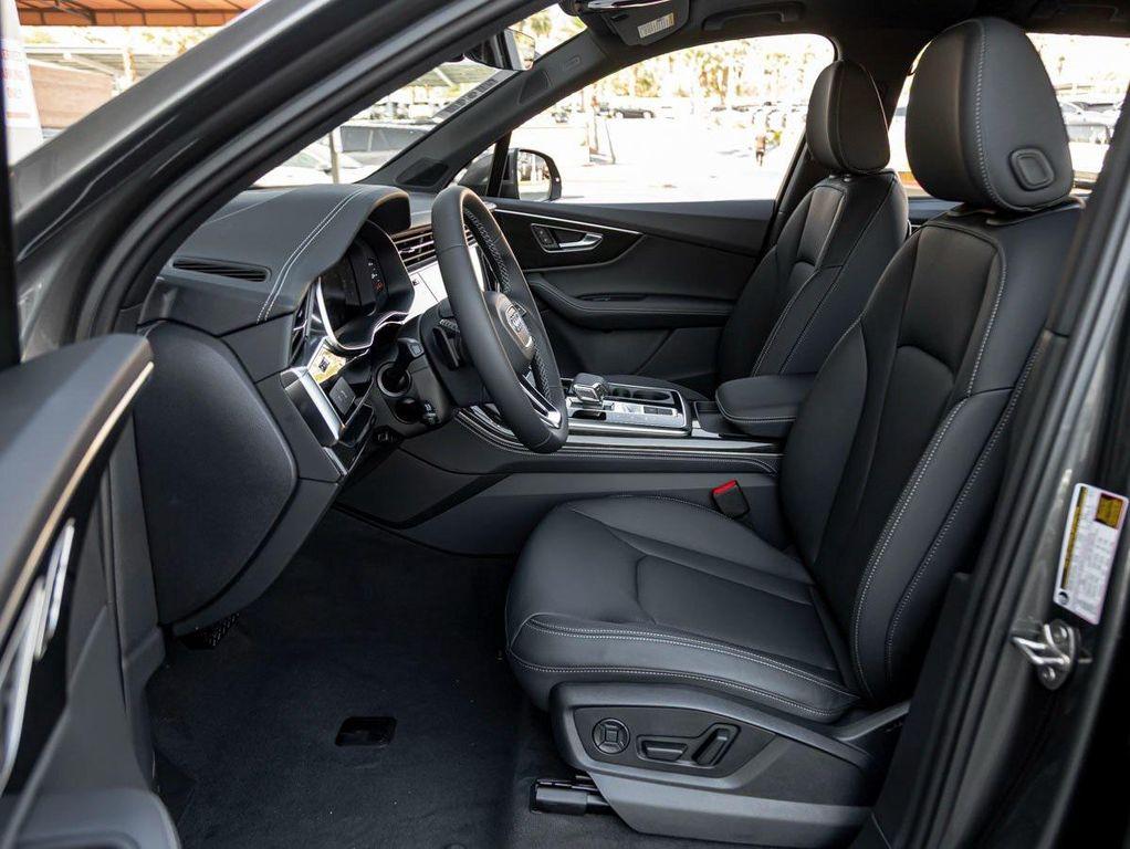 new 2025 Audi Q7 car, priced at $72,360