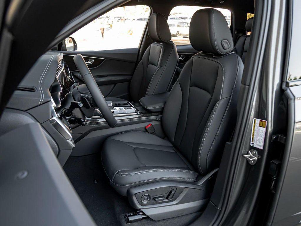 new 2025 Audi Q7 car, priced at $72,360
