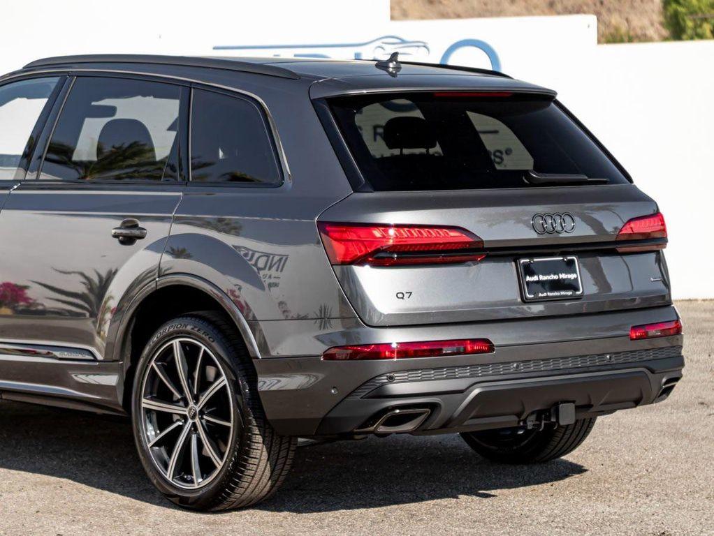 new 2025 Audi Q7 car, priced at $72,360