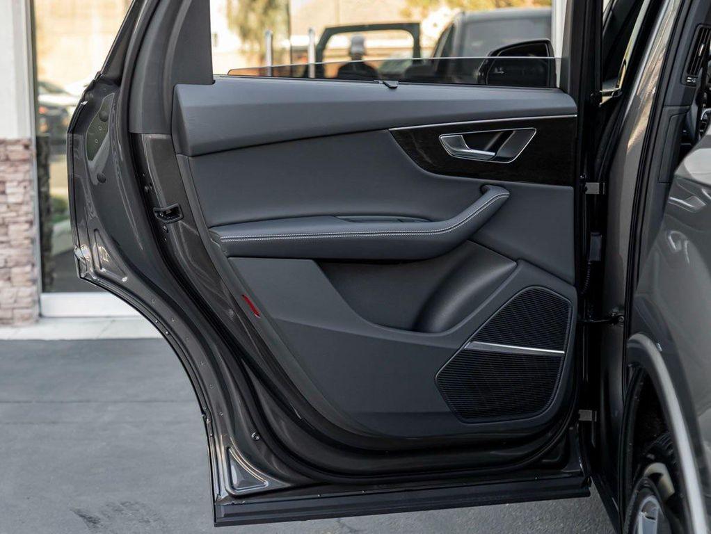 new 2025 Audi Q7 car, priced at $72,360