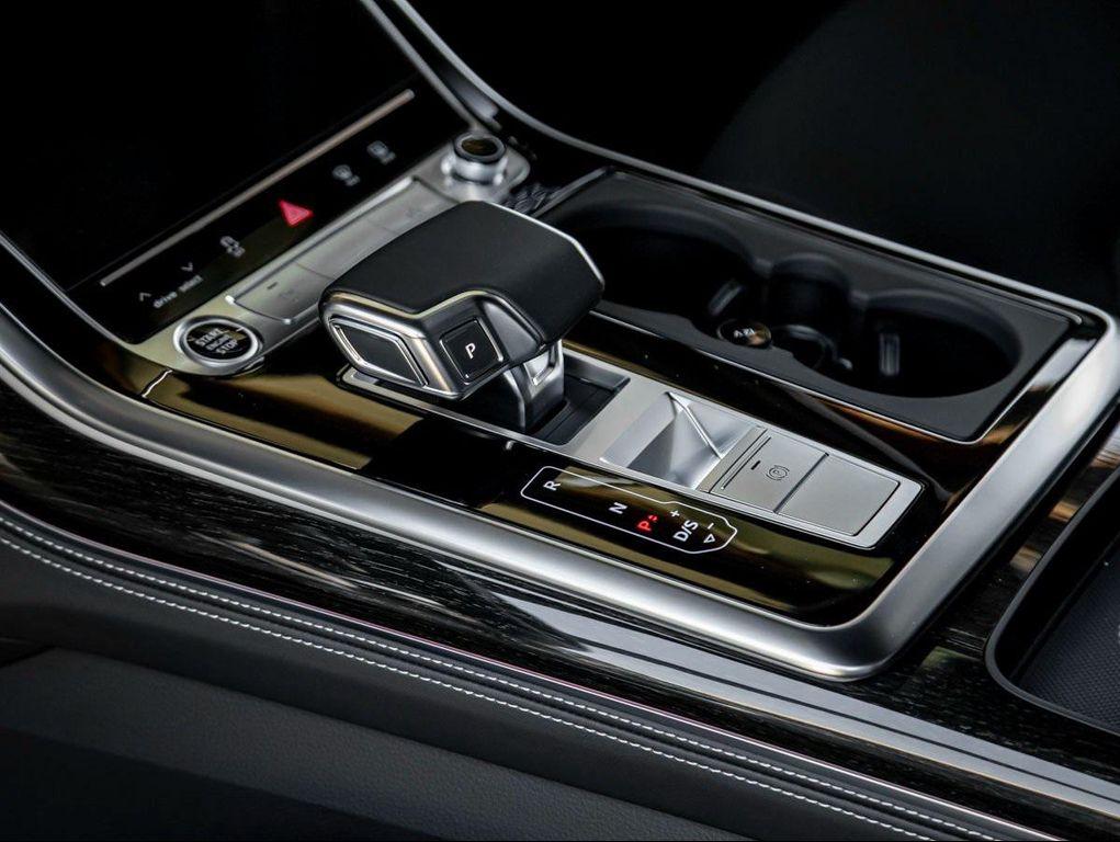 new 2025 Audi Q7 car, priced at $78,570