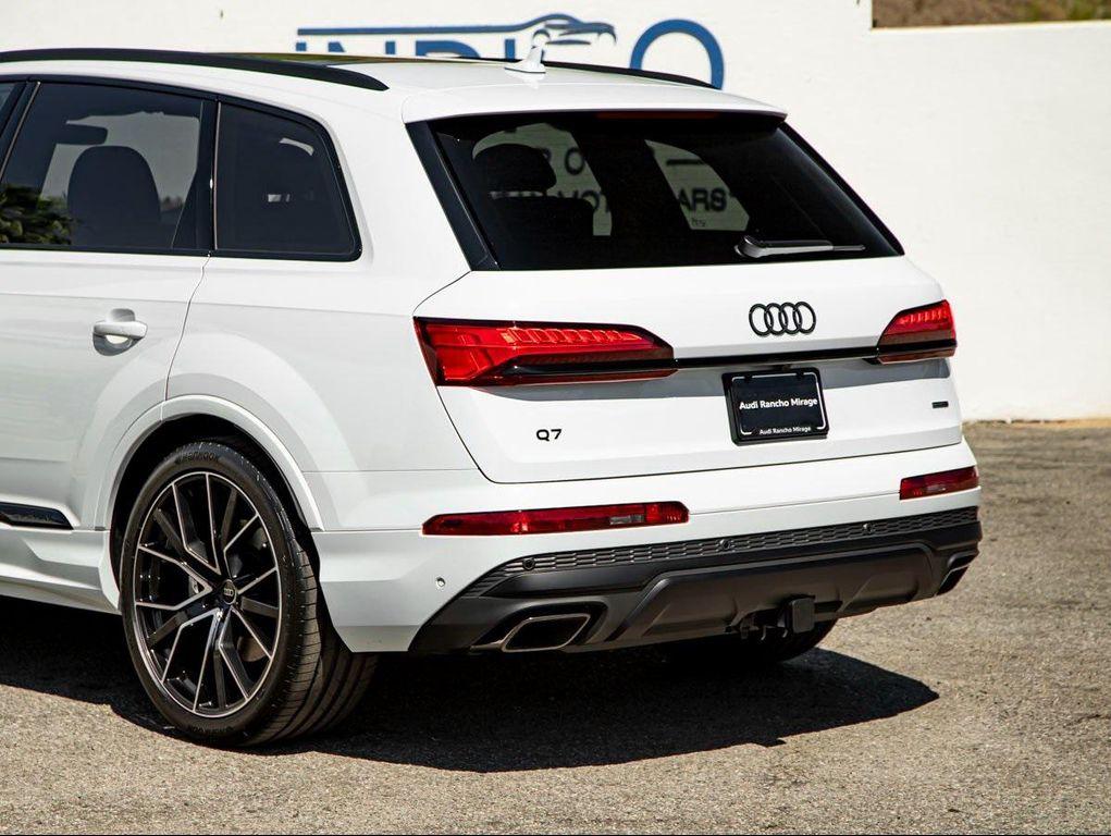 new 2025 Audi Q7 car, priced at $78,570