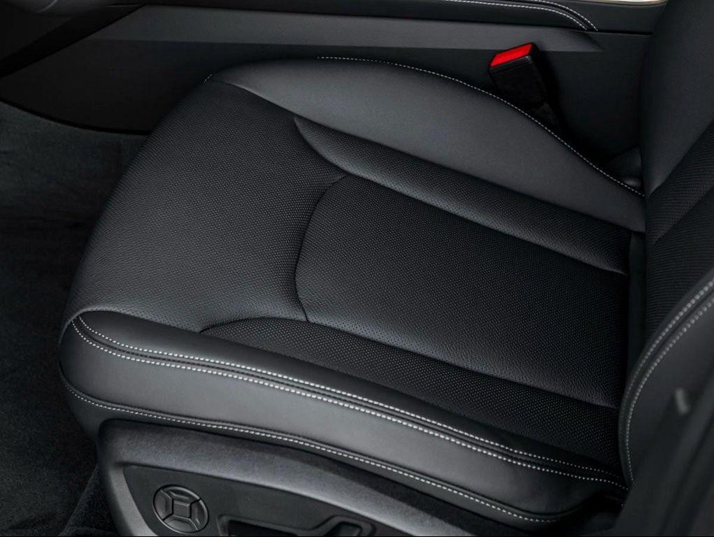 new 2025 Audi Q7 car, priced at $78,570