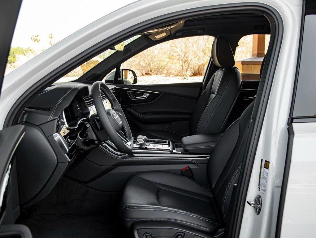 new 2025 Audi Q7 car, priced at $78,570