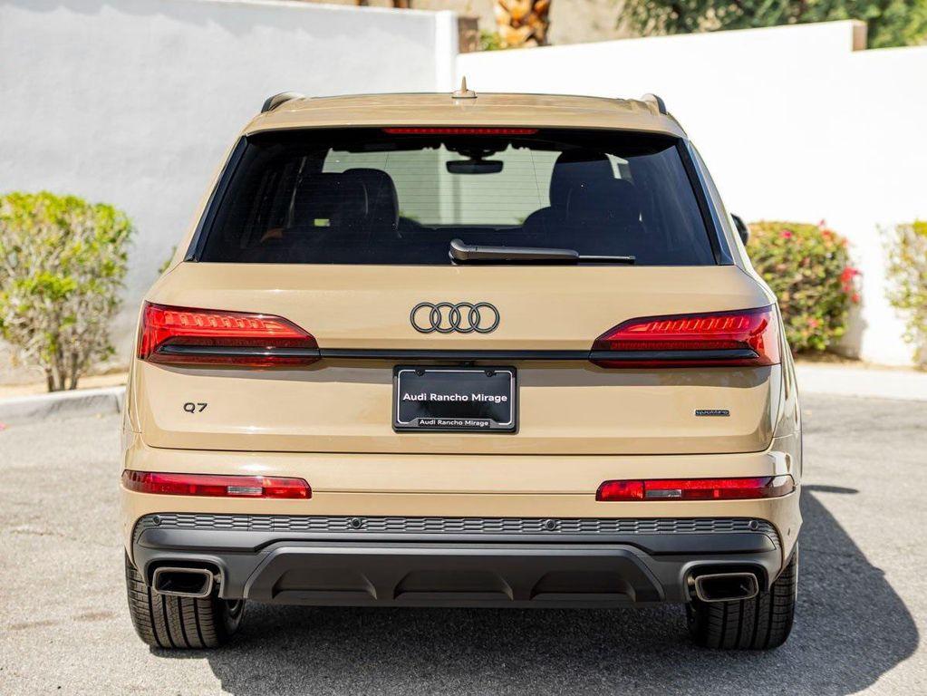 new 2025 Audi Q7 car, priced at $92,915