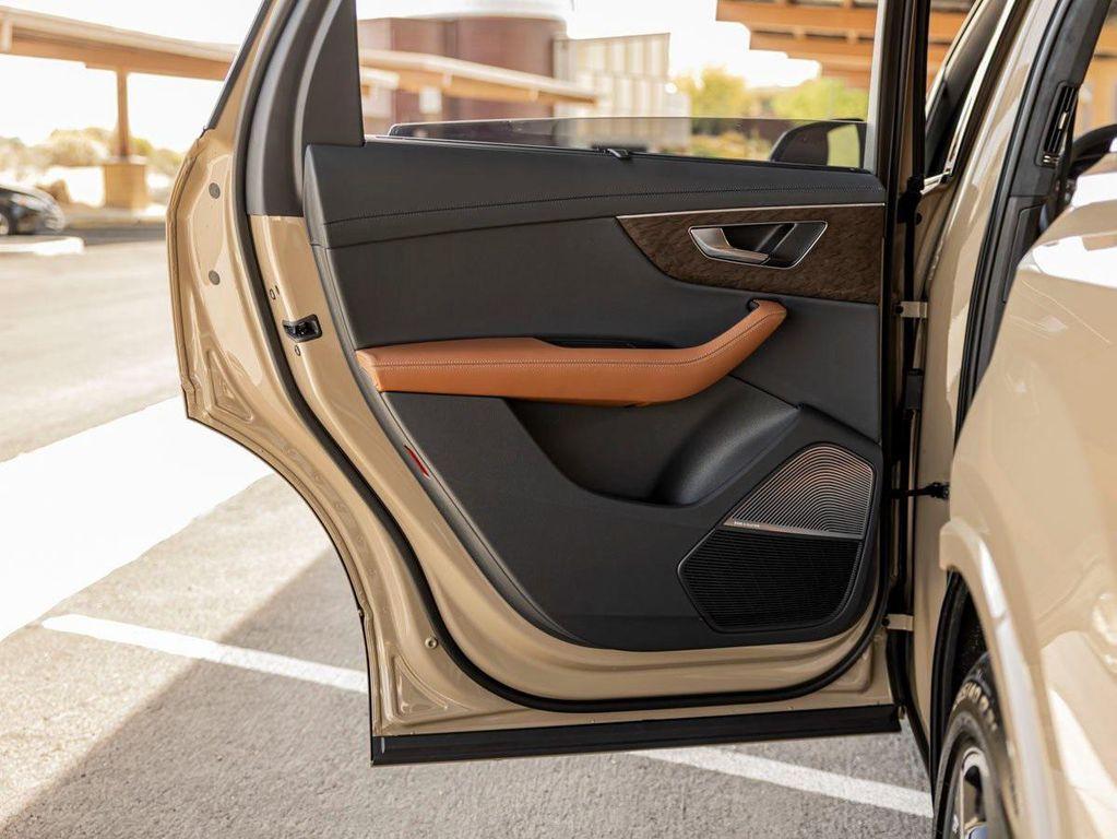 new 2025 Audi Q7 car, priced at $92,915