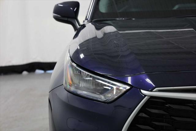 used 2022 Toyota Highlander car, priced at $37,649