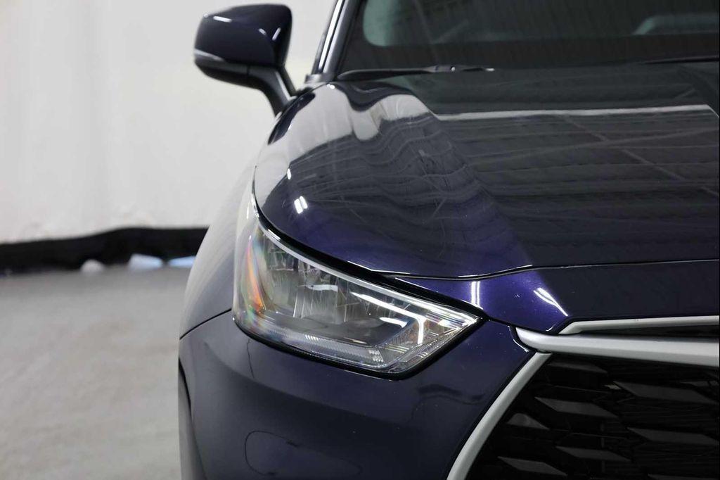 used 2022 Toyota Highlander car, priced at $37,649