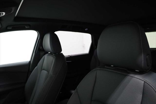 new 2025 Audi Q7 car, priced at $76,645