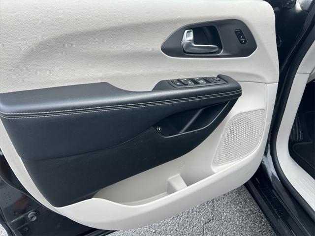 used 2022 Chrysler Pacifica Hybrid car, priced at $24,995