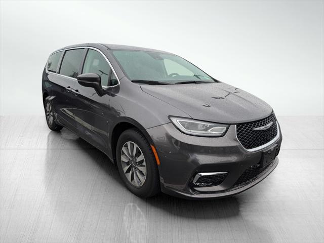 used 2022 Chrysler Pacifica Hybrid car, priced at $24,995