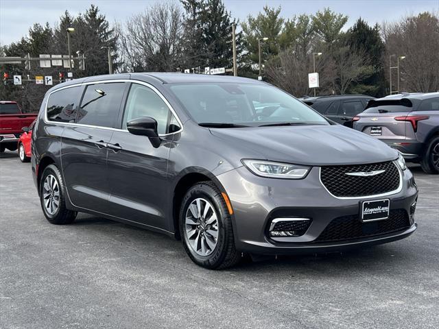 used 2022 Chrysler Pacifica Hybrid car, priced at $22,995