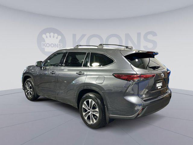 used 2022 Toyota Highlander car, priced at $32,500