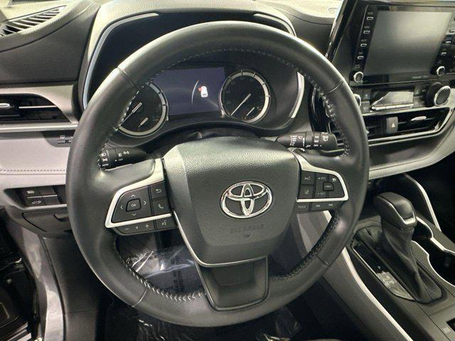 used 2022 Toyota Highlander car, priced at $32,500