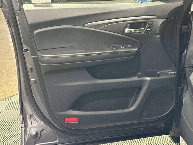 used 2022 Honda Pilot car, priced at $30,850