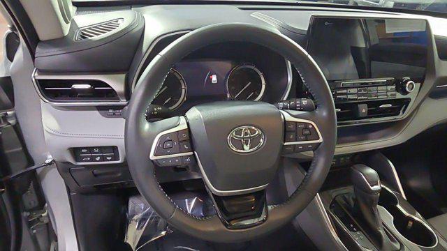 used 2022 Toyota Highlander car, priced at $36,495