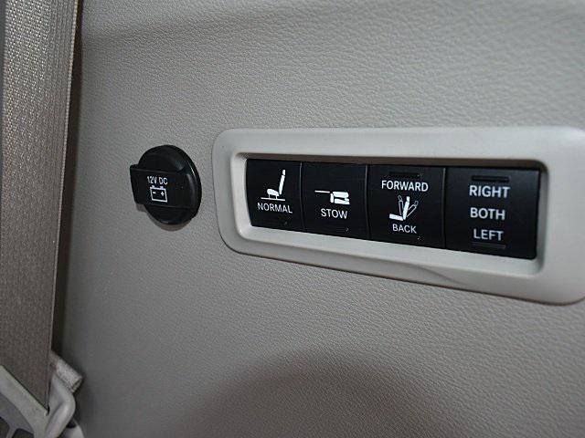 used 2020 Chrysler Pacifica car, priced at $19,298
