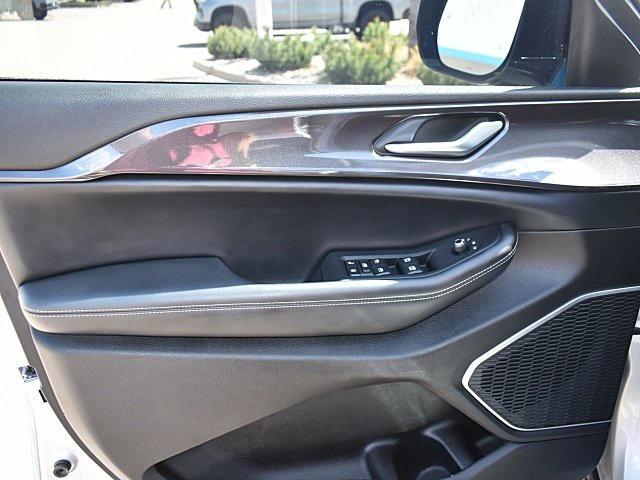 used 2022 Jeep Grand Cherokee car, priced at $32,298