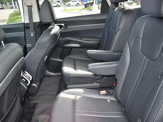 used 2025 Kia Sorento Hybrid car, priced at $35,303