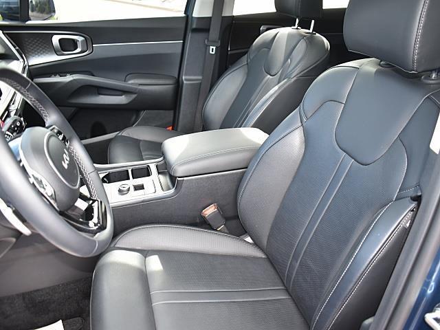 used 2025 Kia Sorento Hybrid car, priced at $35,303