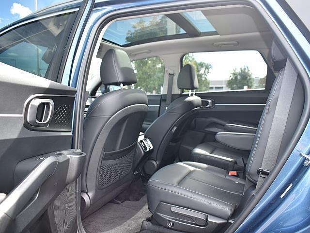 used 2025 Kia Sorento Hybrid car, priced at $35,303