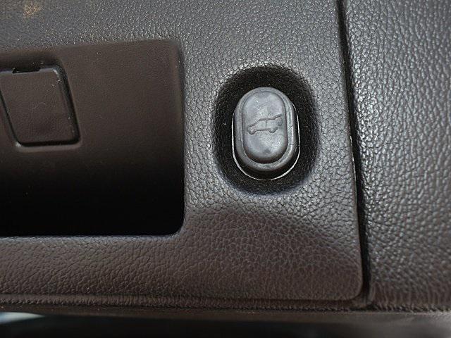 used 2019 GMC Yukon XL car, priced at $29,398