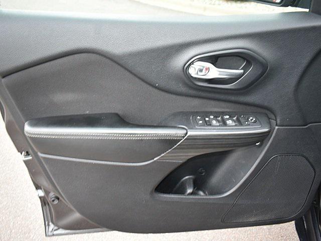 used 2015 Jeep Cherokee car, priced at $8,998