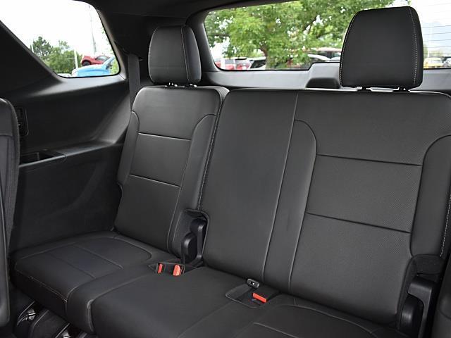 used 2023 Chevrolet Traverse car, priced at $35,903