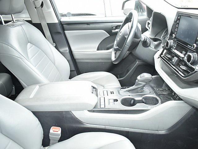 used 2022 Toyota Highlander car, priced at $36,998
