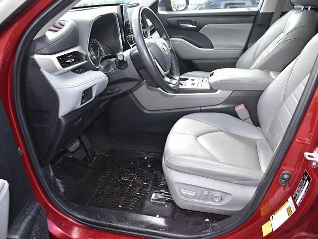 used 2022 Toyota Highlander car, priced at $33,798