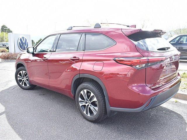 used 2022 Toyota Highlander car, priced at $33,798