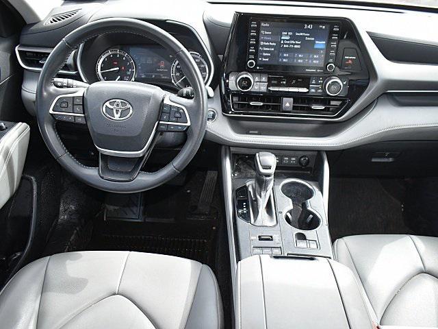 used 2022 Toyota Highlander car, priced at $33,798
