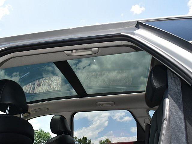 used 2022 Kia Sorento car, priced at $28,898